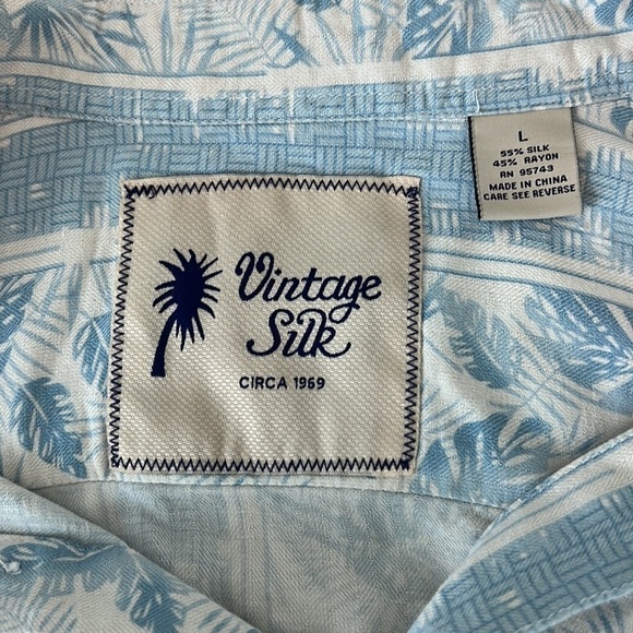 Vintage Silk Circa 1969 Light Blue Tropical Print Button Down Shirt Size Large - Picture 4 of 9